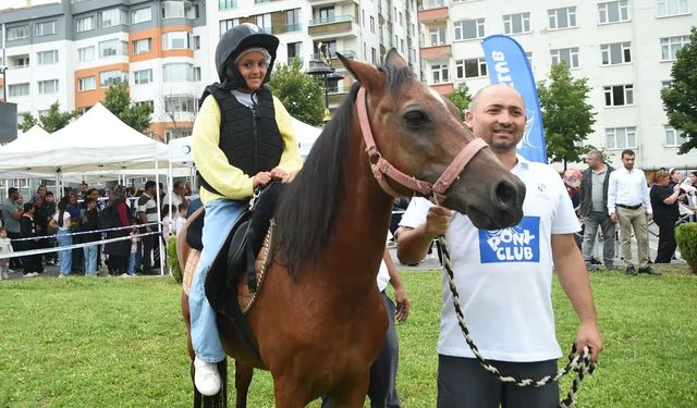 Kastamonu’da minikler ilk kez at binmenin heyecanını yaşadı