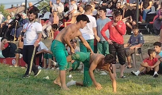 Kastamonulu güreşçiler Sinop’ta kürsüyü salladı