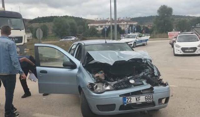 Kastamonu'da kamyon ile otomobil çarpıştı: 4 kişi yaralı