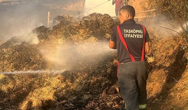 Taşköprü’de samanlık bir anda tutuştu!