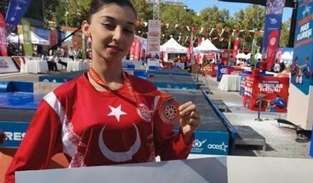 Tosyalı genç sporcu Türkiye Üçüncüsü oldu