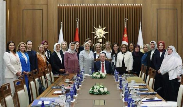 Kastamonu'nun tek kadın başkanı Külliye'ye projelerini sundu