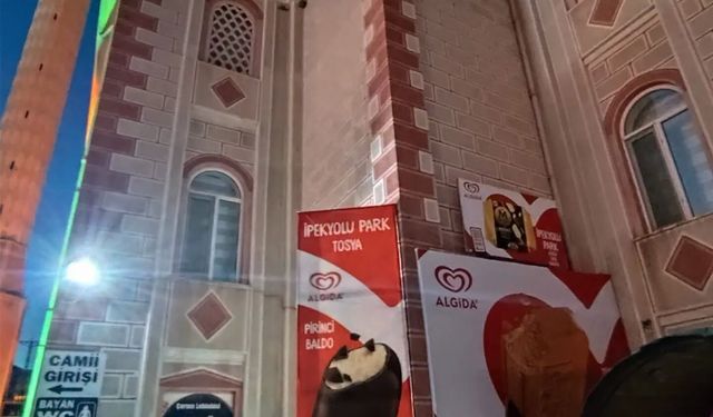 Cami çevresindeki tartışmalı reklamlara Tosya Müftülüğünden yanıt