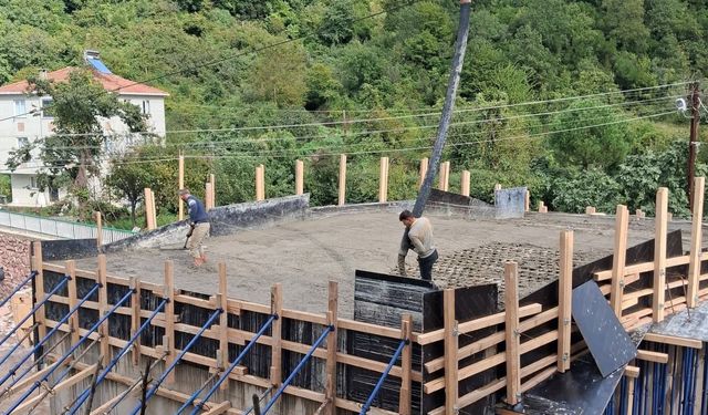 Cide’de yapılan köprüde sona geliniyor