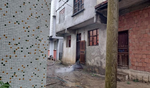 Cide'deki ev yangını kontrol altına alındı