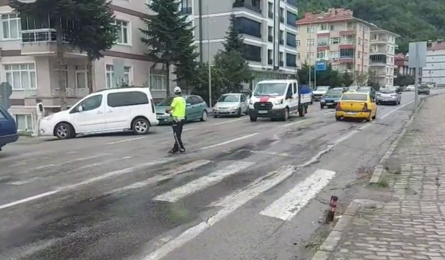Yaz bitti, yol bitmedi: Okul önünde trafik alarmı
