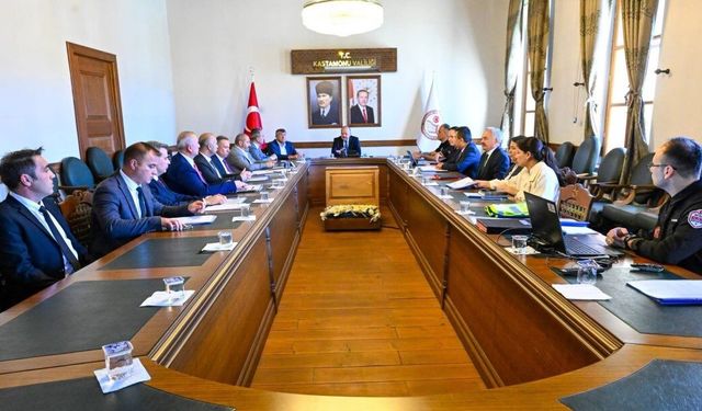 Kastamonu Valisi Meftun Dallı başkanlığında okul güvenliği toplantısı