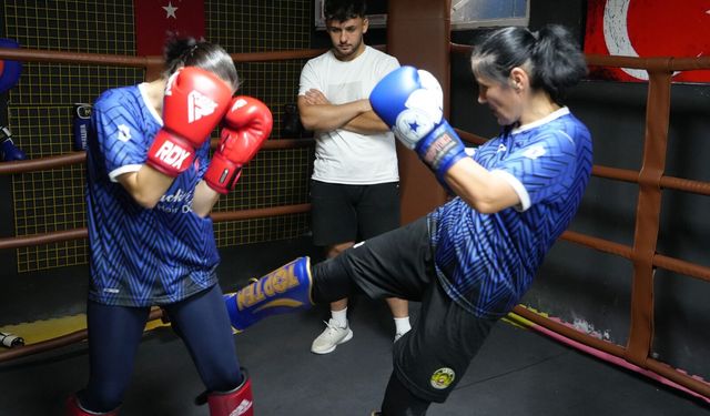 Kastamonu’da anne ve iki kızı aynı ringde ter döküyor