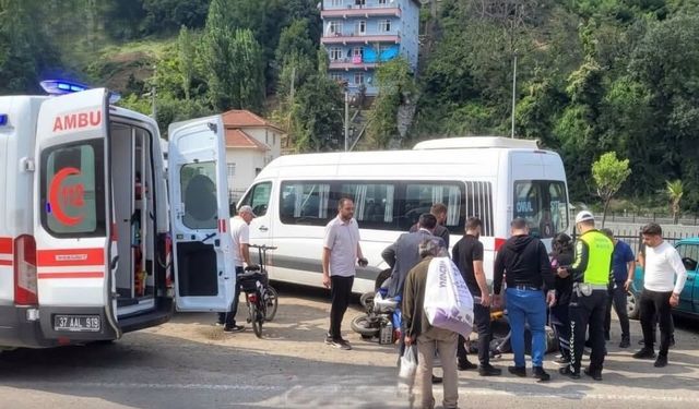 Kastamonu'da ticari araç ile çarpışan motosikletli yaralandı