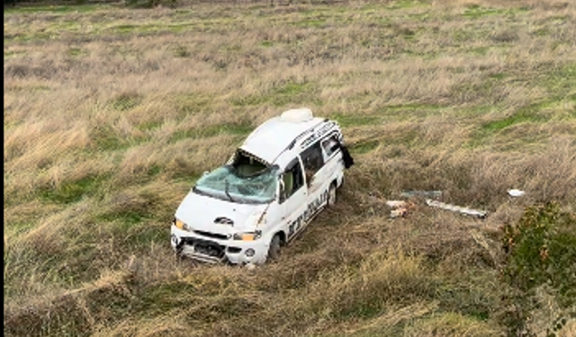 Kastamonu’da yoldan çıkan karavan tarlaya uçtu: 2 yaralı