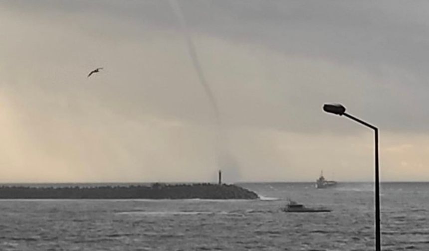 Sinop'ta sağanak etkili oldu, denizde hortum oluştu