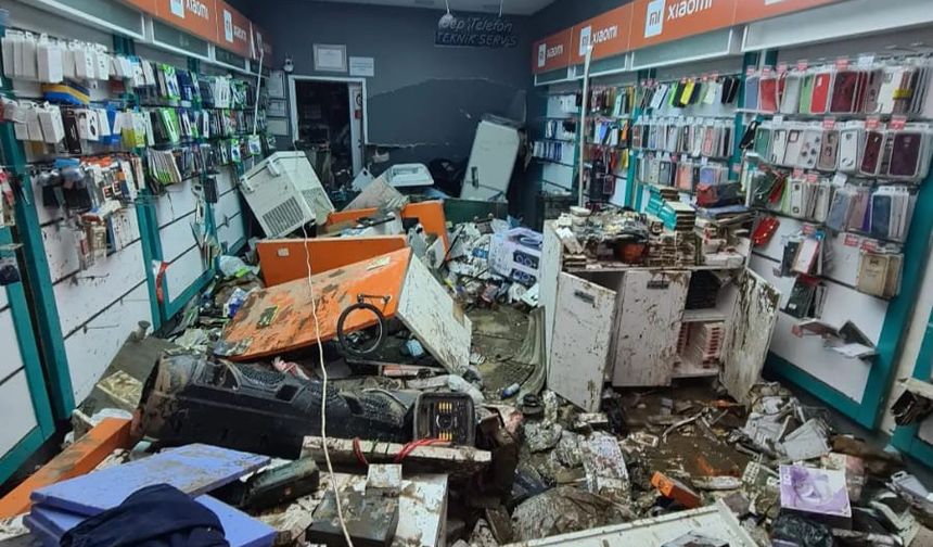Sel suları iş yerine böyle girdi