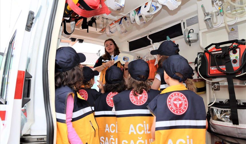 Ilgaz Anaokulu'nda ambulans ve UMKE araçları tanıtıldı