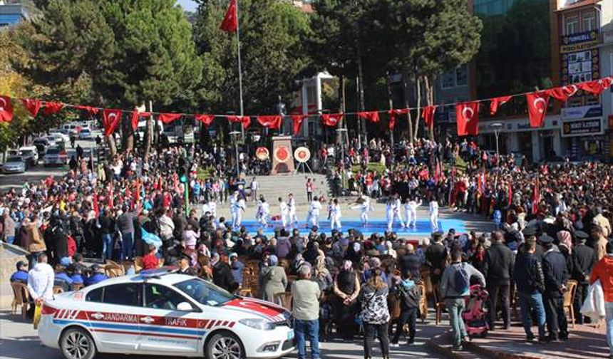 Kastamonu'nun ilçelerini Cumhuriyet coşkusu sardı