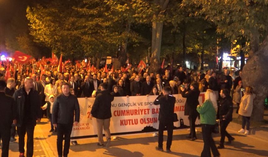 Kastamonu'da düzenlenen Fener Alayı'na yoğun katılım