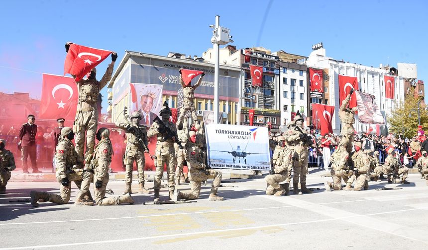 Cumhuriyet Meydanı’nda güçlü mesaj: "Hainlere inat!"