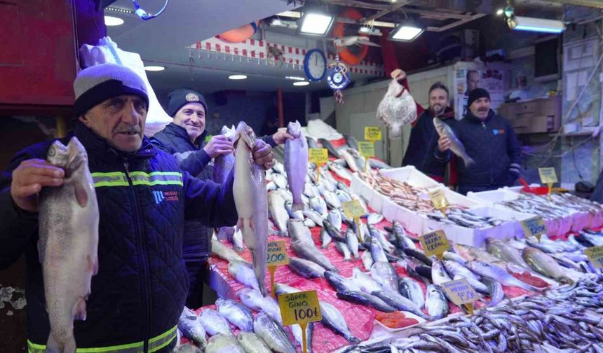 7 sezonda bir geliyor! Balıkçılar bolluktan memnun