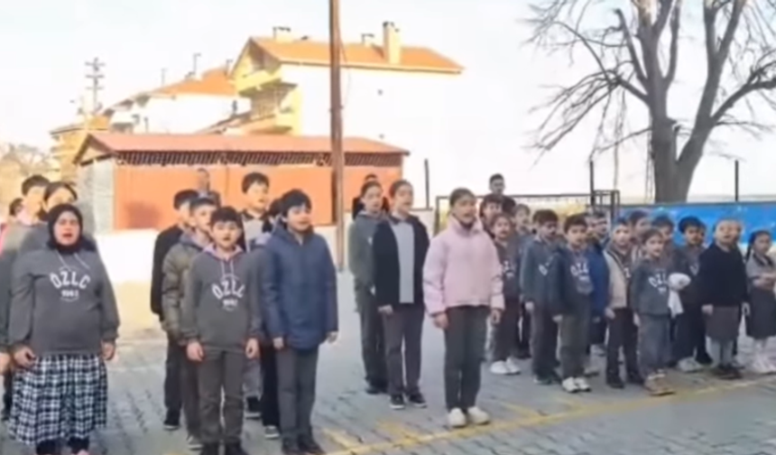 Bu okuldan İstiklal Marşı’nı ezberlemeden mezun olmak yok