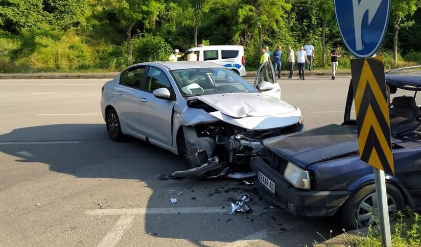 Sürücü camdan fırladı, o anlar güvenlik kamerasına yansıdı