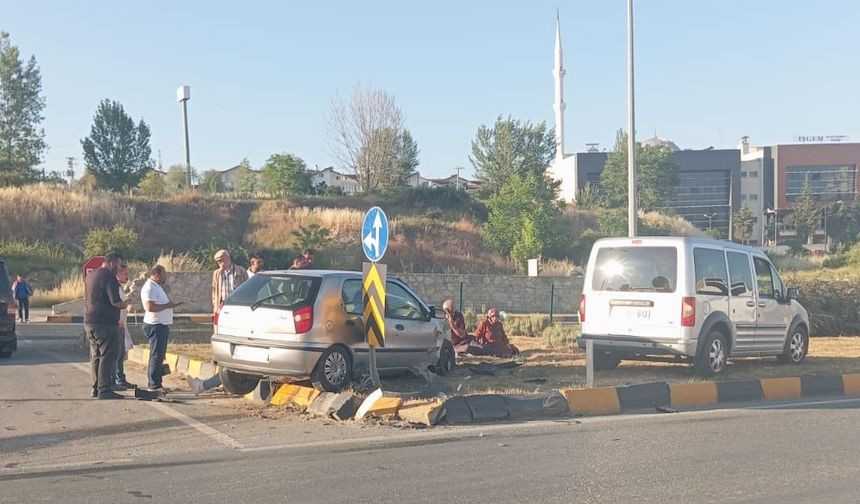 İki otomobilin çarpıştığı kaza 2 kişi yaralandı