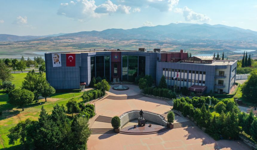 KSÜ’de konferans salonuna Nizami Gencevi’nin adı verildi
