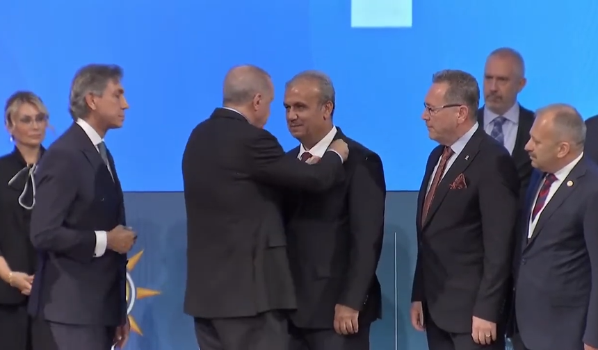 Başkan Yanık'a rozeti Cumhurbaşkanı Erdoğan takdim etti