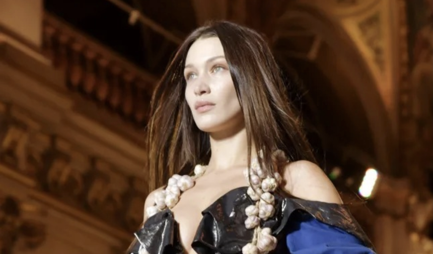 Bella Hadid podyuma Taşköprü sarımsağıyla mı çıktı?