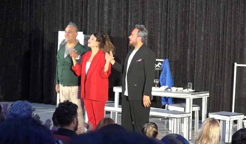 DAN Tiyatro ekibi Kastamonuluların yüzünde tebessüm bıraktı