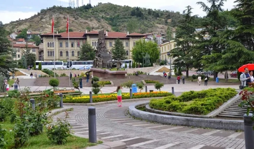 Cumhuriyet Meydanı’ndan ücretsiz araçlar kaldırılacak