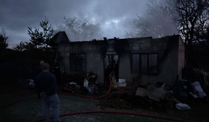 Kastamonu’da sobayı yakmak isterken kendini ve evini yaktı