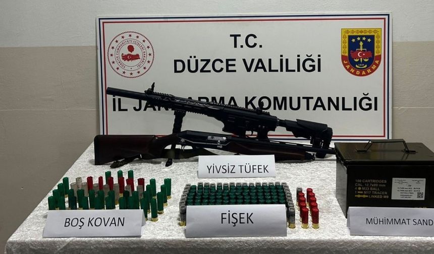Düzce’de bahçede rastgele ateş açan 2 kişi yakalandı