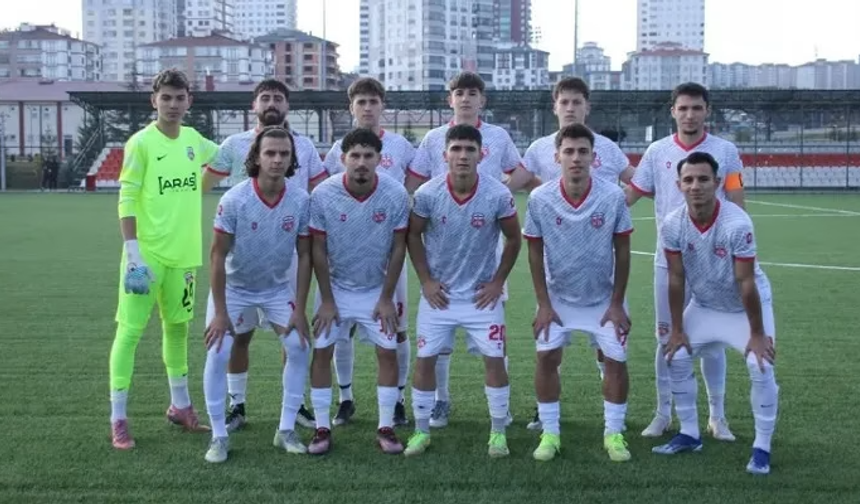 Kastamonuspor'un gençleri galibiyeti Cengiz Aygün’e armağan etti