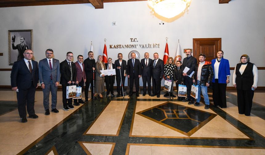 Vali Meftun Dallı özel bireylerle bir araya geldi