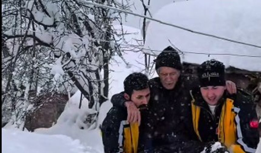 Kastamonu’da yollar kapandı, sağlık ekipleri durmadı