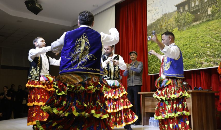 Kastamonulu gençler köy sohbetlerini İstanbul’da sahneye taşıdı