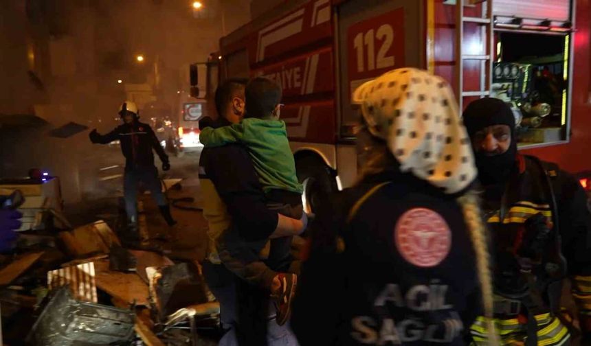 Yangında can pazarı: 8 kişi dumandan etkilendi