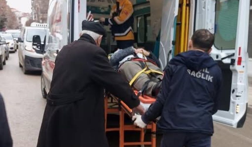 Direksiyon hakimiyetini kaybetti, yola savruldu!