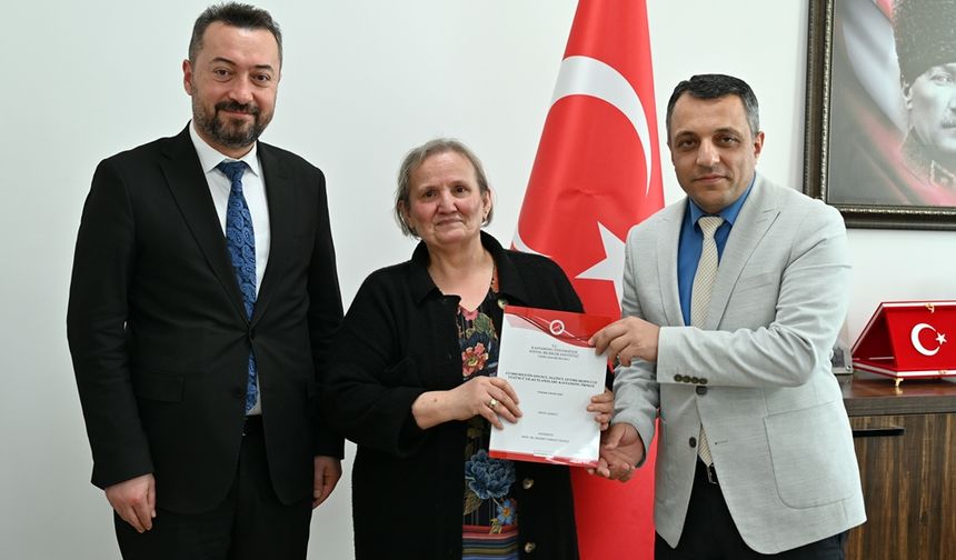 "Okumanın yaşı yok" dedi, 70 yaşında yüksek lisans yaptı