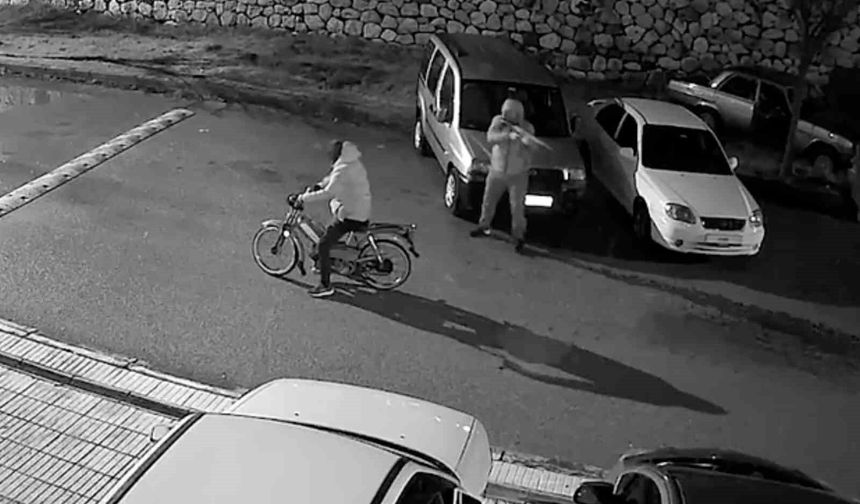 Komşu'da motosikletli saldırganlar galeriyi bir kez daha kurşunladı