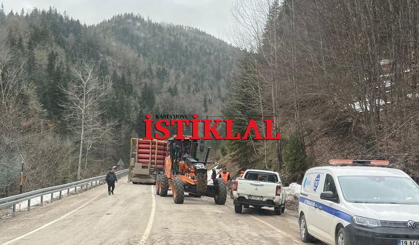 Cide’ye giden doğalgaz tırı şarampole kaydı