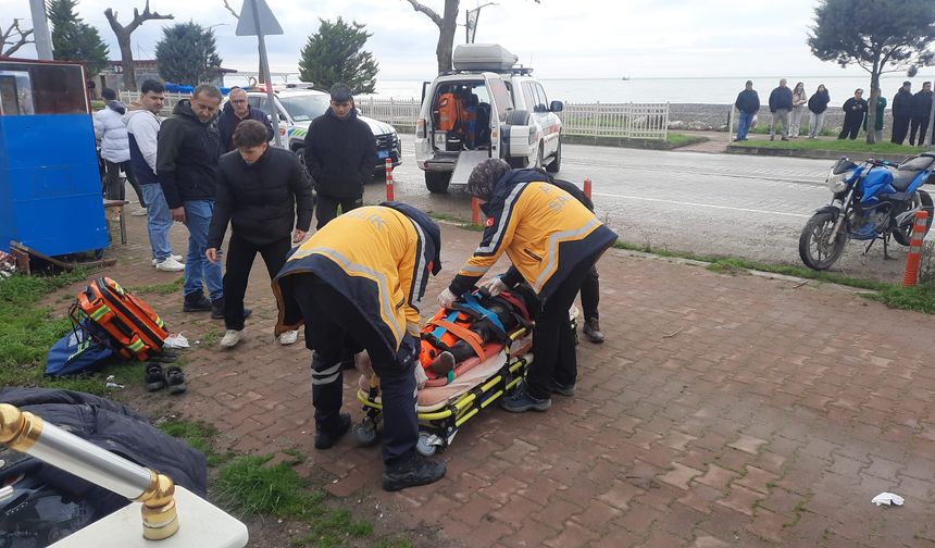Cide’de otomobil ile motosiklet çarpıştı: 1 yaralı