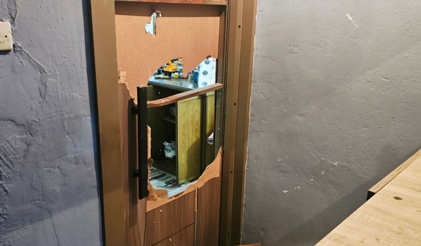 Evde aradığını bulamayan hırsızlar iş aletlerini çaldı