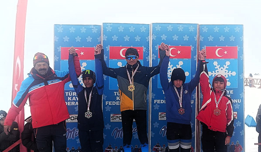 Kastamonulu genç sporcudan çifte derece