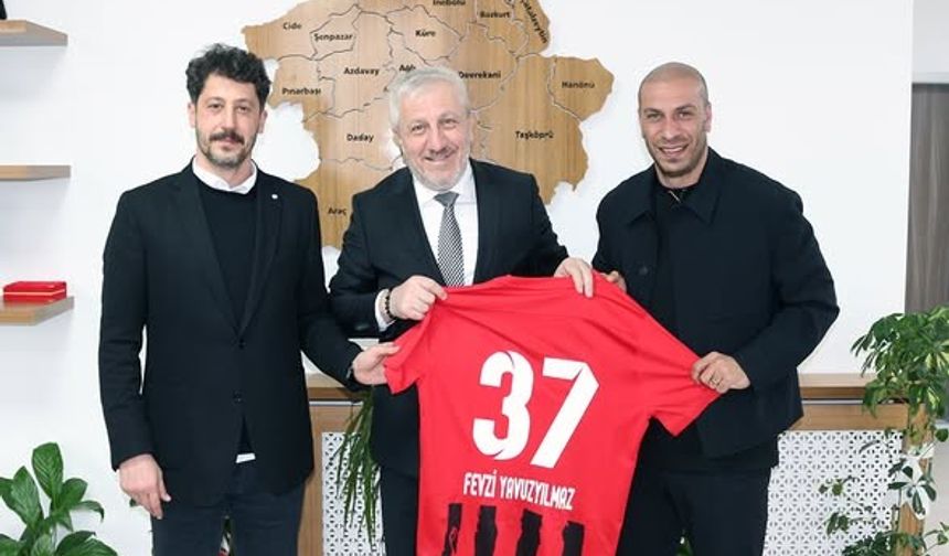 Sağlık Müdürü’ne Kastamonuspor forması hediye edildi