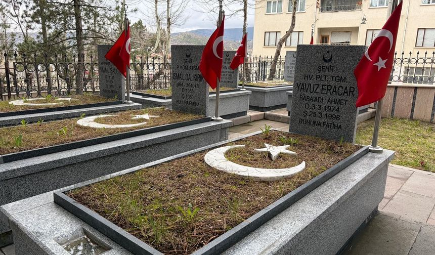 Kastamonulu Şehit Hava Pilot Teğmen, kabri başında anıldı