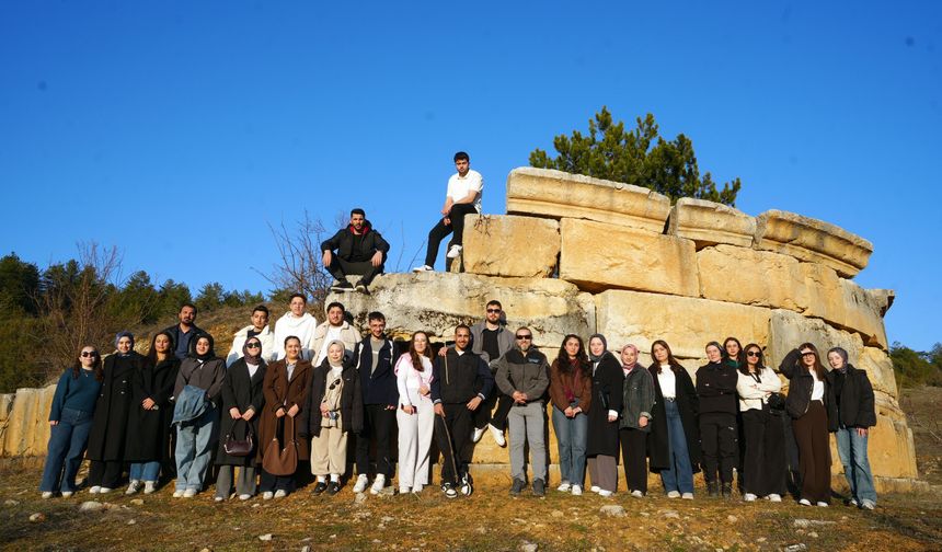 Coğrafya öğrencileri Daday’da doğa ve tarihi yerinde öğrendi