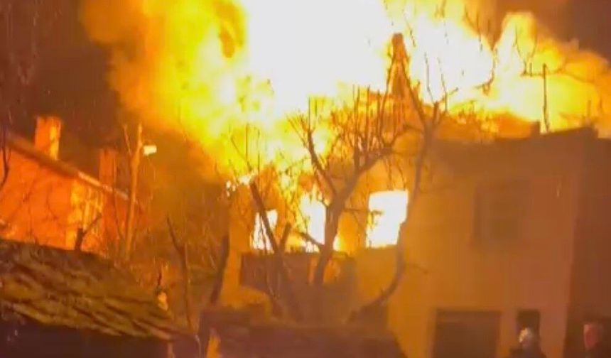 İki katlı ev yandı