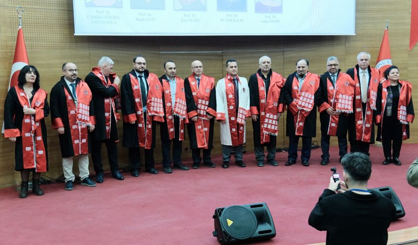 Kastamonu Üniversitesi'nde 89 akademisyen cübbe giydi