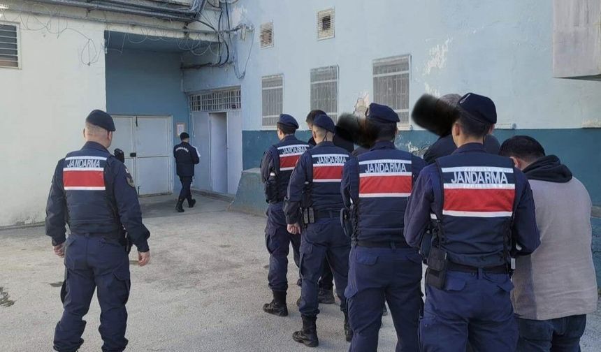 Aranan 4 kişi yakalandı