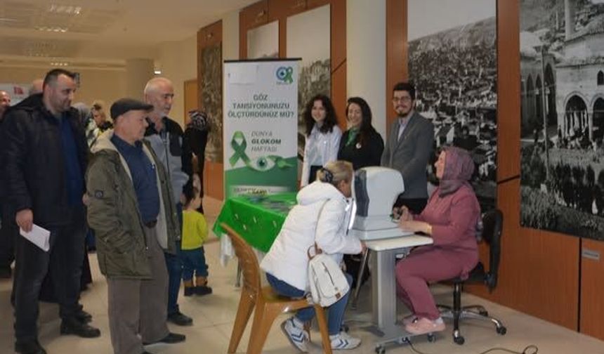Kastamonu’da vatandaşlara göz tansiyonu ölçümü yapıldı
